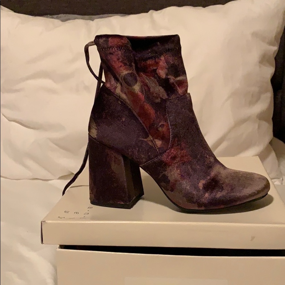 Multicolor booties , like new !